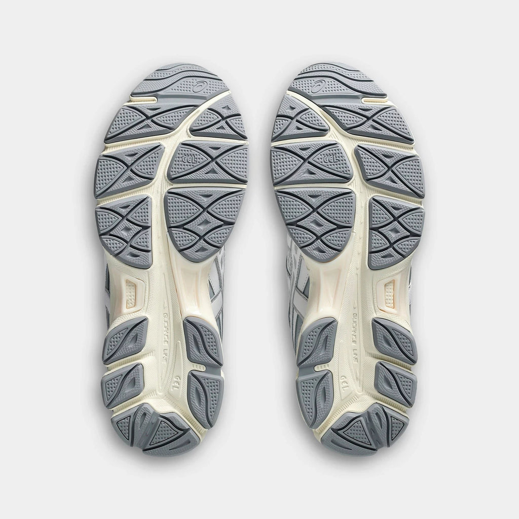 Men's Mesh and Synthetic Low-Top Sneaker