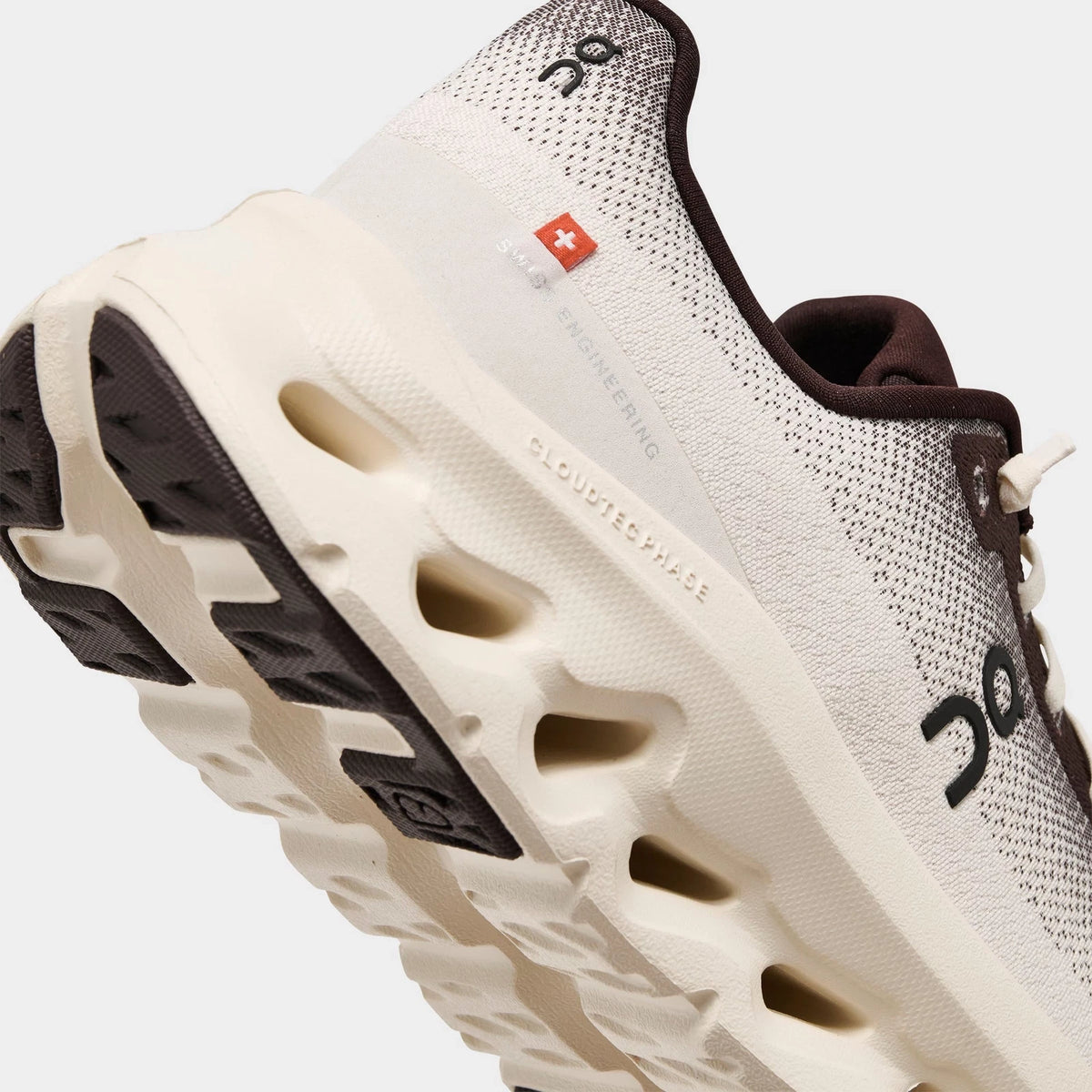 Women's Cushioned Walking Sneaker