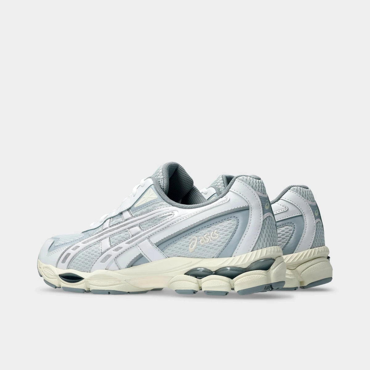 Men's Mesh and Synthetic Low-Top Sneaker