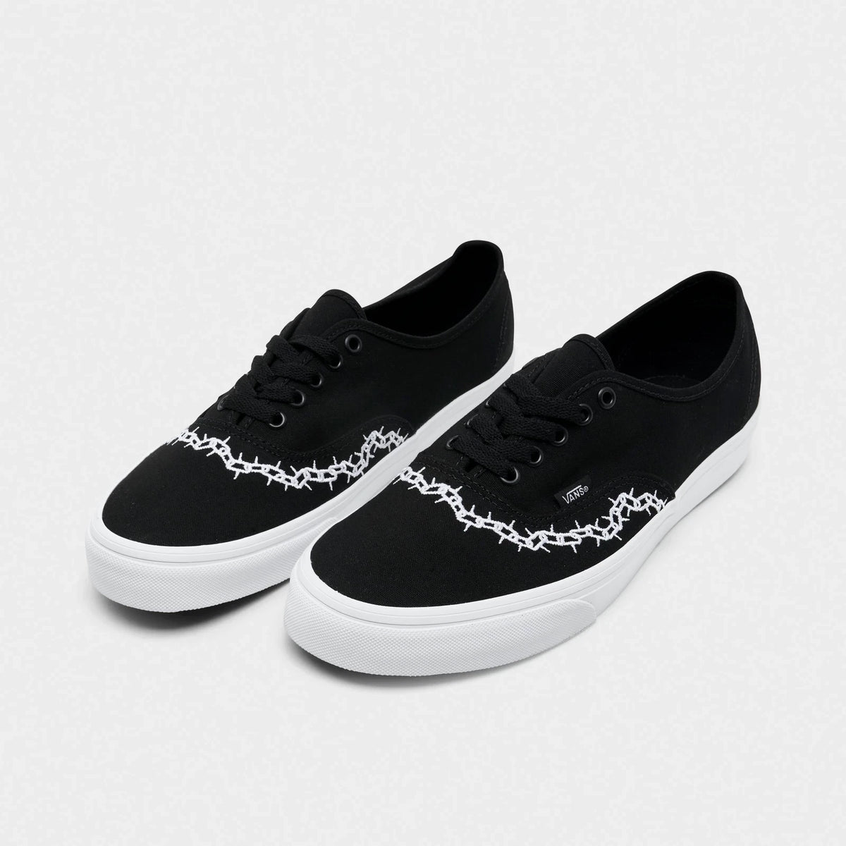 Men's Canvas Low-Top Lace-Up Sneaker