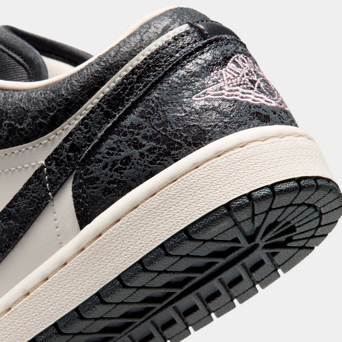 Women's Cracked Leather Low Sneakers