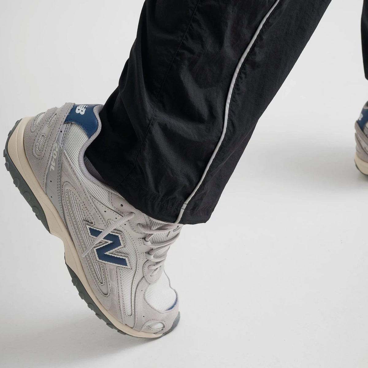 Men's Loose-Fit Woven Track Pants